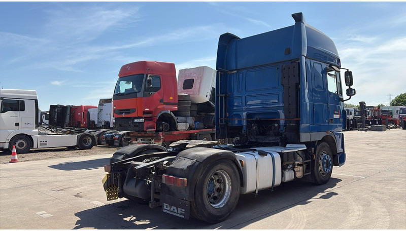 DAF XF 105.460 (BOITE MANUELLE / MANUAL GEARBOX) - Tracteur routier: photos 5 DAF XF 105.460 (BOITE MANUELLE / MANUAL GEARBOX) - Tracteur routier: photos 5