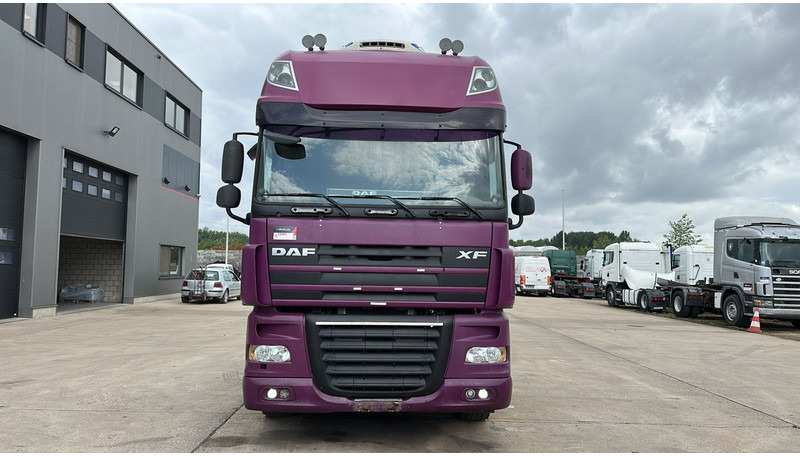 DAF XF 105.460 (BOITE MANUELLE / MANUAL GEARBOX / GOOD CONDITON) - Tracteur routier: photos 2 DAF XF 105.460 (BOITE MANUELLE / MANUAL GEARBOX / GOOD CONDITON) - Tracteur routier: photos 2