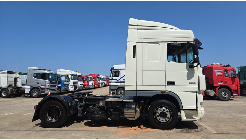 DAF XF 105.460 (BOITE MANUELLE / MANUAL GEARBOX / PROPRE) - Tracteur routier: photos 4 DAF XF 105.460 (BOITE MANUELLE / MANUAL GEARBOX / PROPRE) - Tracteur routier: photos 4
