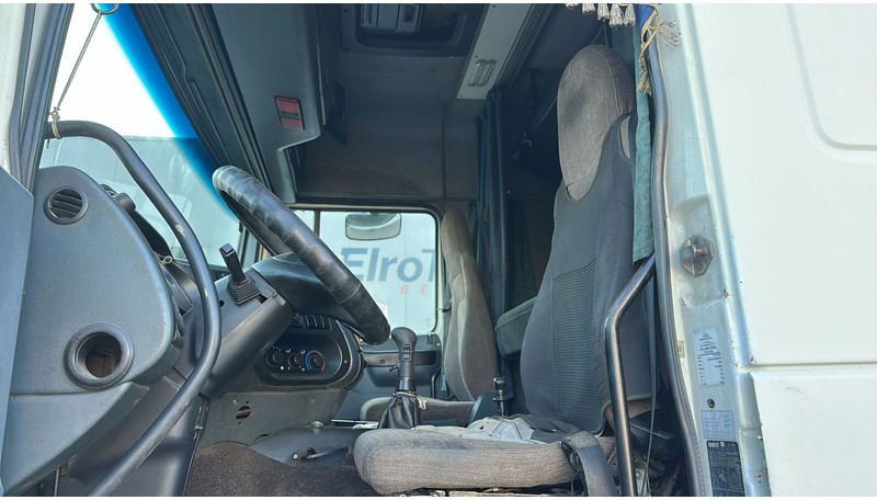 Tracteur routier DAF XF 95.380 (EURO 2 / POMPE MANUELLE / MANUAL PUMP / BOITE MANUELLE / MANUAL GEARBOX): photos 14