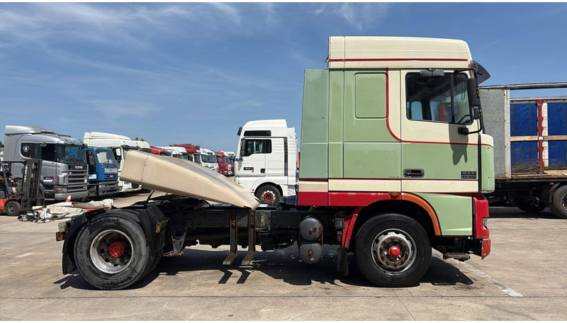 DAF XF 95.430 (EURO 3 / BOITE MANUELLE / MANUAL GEARBOX) - Tracteur routier: photos 4 DAF XF 95.430 (EURO 3 / BOITE MANUELLE / MANUAL GEARBOX) - Tracteur routier: photos 4