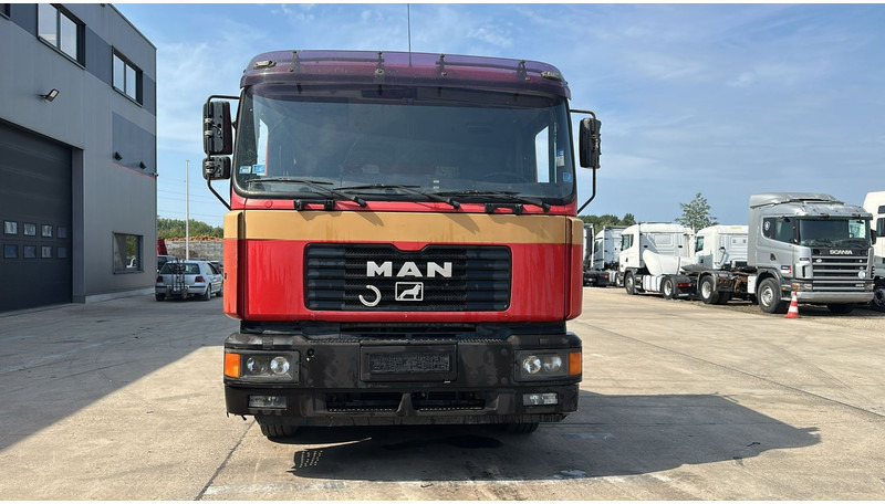 MAN 26.414 (6X2 / ORIGINAL TRACTOR UNIT / EURO 2 / MANUAL GEARBOX / BOITE MANUELLE) - Tracteur routier: photos 3 MAN 26.414 (6X2 / ORIGINAL TRACTOR UNIT / EURO 2 / MANUAL GEARBOX / BOITE MANUELLE) - Tracteur routier: photos 3