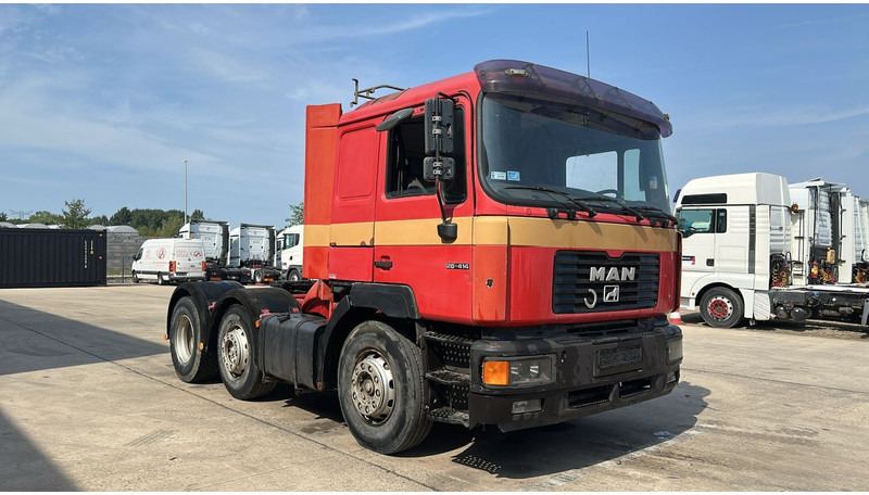MAN 26.414 (6X2 / ORIGINAL TRACTOR UNIT / EURO 2 / MANUAL GEARBOX / BOITE MANUELLE) - Tracteur routier: photos 2 MAN 26.414 (6X2 / ORIGINAL TRACTOR UNIT / EURO 2 / MANUAL GEARBOX / BOITE MANUELLE) - Tracteur routier: photos 2