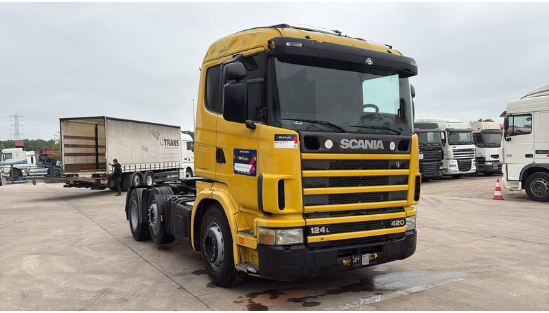 Scania 124-420 (6X2 / 8 TYRES / ORIGINAL TRACTOR UNIT / FRONT STEEL) - Tracteur routier: photos 3 Scania 124-420 (6X2 / 8 TYRES / ORIGINAL TRACTOR UNIT / FRONT STEEL) - Tracteur routier: photos 3