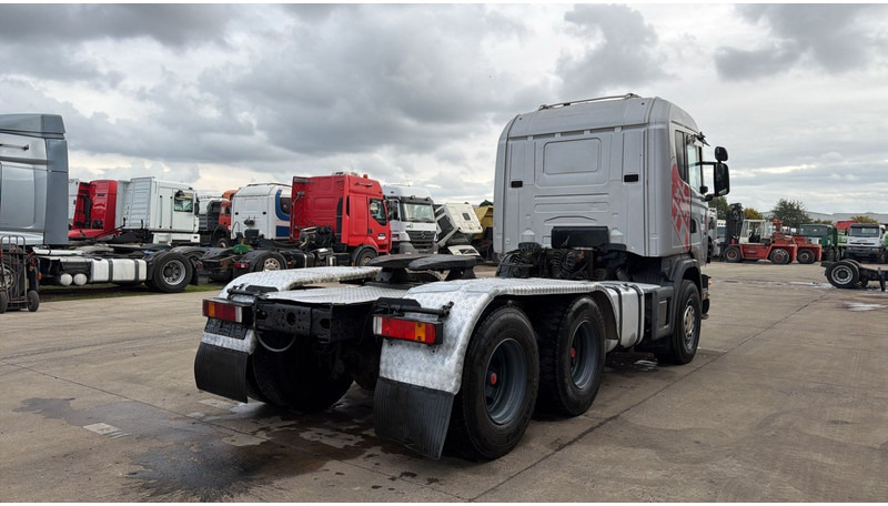 Scania R164-480 (RETARDER / BOITE MANUELLE / MANUAL GEARBOX / STEEL SUSP. / LAMES / V8) - Tracteur routier: photos 4 Scania R164-480 (RETARDER / BOITE MANUELLE / MANUAL GEARBOX / STEEL SUSP. / LAMES / V8) - Tracteur routier: photos 4