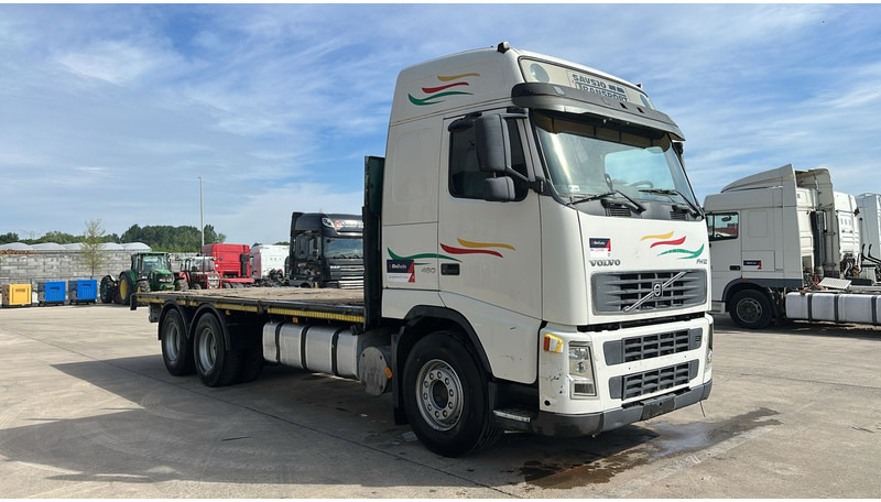 Volvo FH 12 - 460 (BOITE MANUELLE / MANUAL GEARBOX / 10 TYRES / 6X2 / AC / AIRCO) - Camion plateau: photos 3 Volvo FH 12 - 460 (BOITE MANUELLE / MANUAL GEARBOX / 10 TYRES / 6X2 / AC / AIRCO) - Camion plateau: photos 3