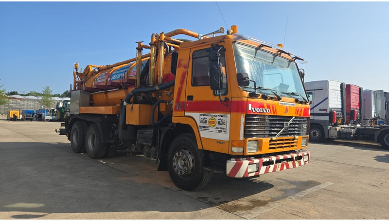 Volvo FL 10 - 320 (10500L + 1500L / 10 TYRES FULL STEEL / HIGH PRESSURE + VACUUM / POMPE MANUELLE / MANUAL PUMP) - Camion hydrocureur: photos 3 Volvo FL 10 - 320 (10500L + 1500L / 10 TYRES FULL STEEL / HIGH PRESSURE + VACUUM / POMPE MANUELLE / MANUAL PUMP) - Camion hydrocureur: photos 3