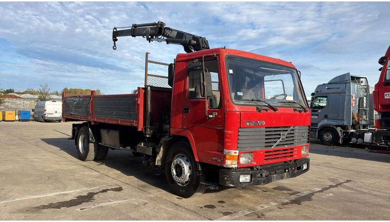 Volvo FL 10 - 320 (MANUAL PUMP / STEEL SUSP. / CRANE / LAMES / POMPE MANUELLE) - Camion plateau, Camion grue: photos 3 Volvo FL 10 - 320 (MANUAL PUMP / STEEL SUSP. / CRANE / LAMES / POMPE MANUELLE) - Camion plateau, Camion grue: photos 3