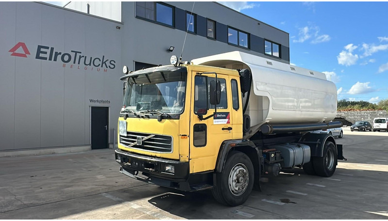 Volvo FL 6-18 (12400 LITERS / 3 COMPARTIMENTS / EURO 2 / STEEL SUSP. / LAMES) - Camion citerne: photos 1 Volvo FL 6-18 (12400 LITERS / 3 COMPARTIMENTS / EURO 2 / STEEL SUSP. / LAMES) - Camion citerne: photos 1