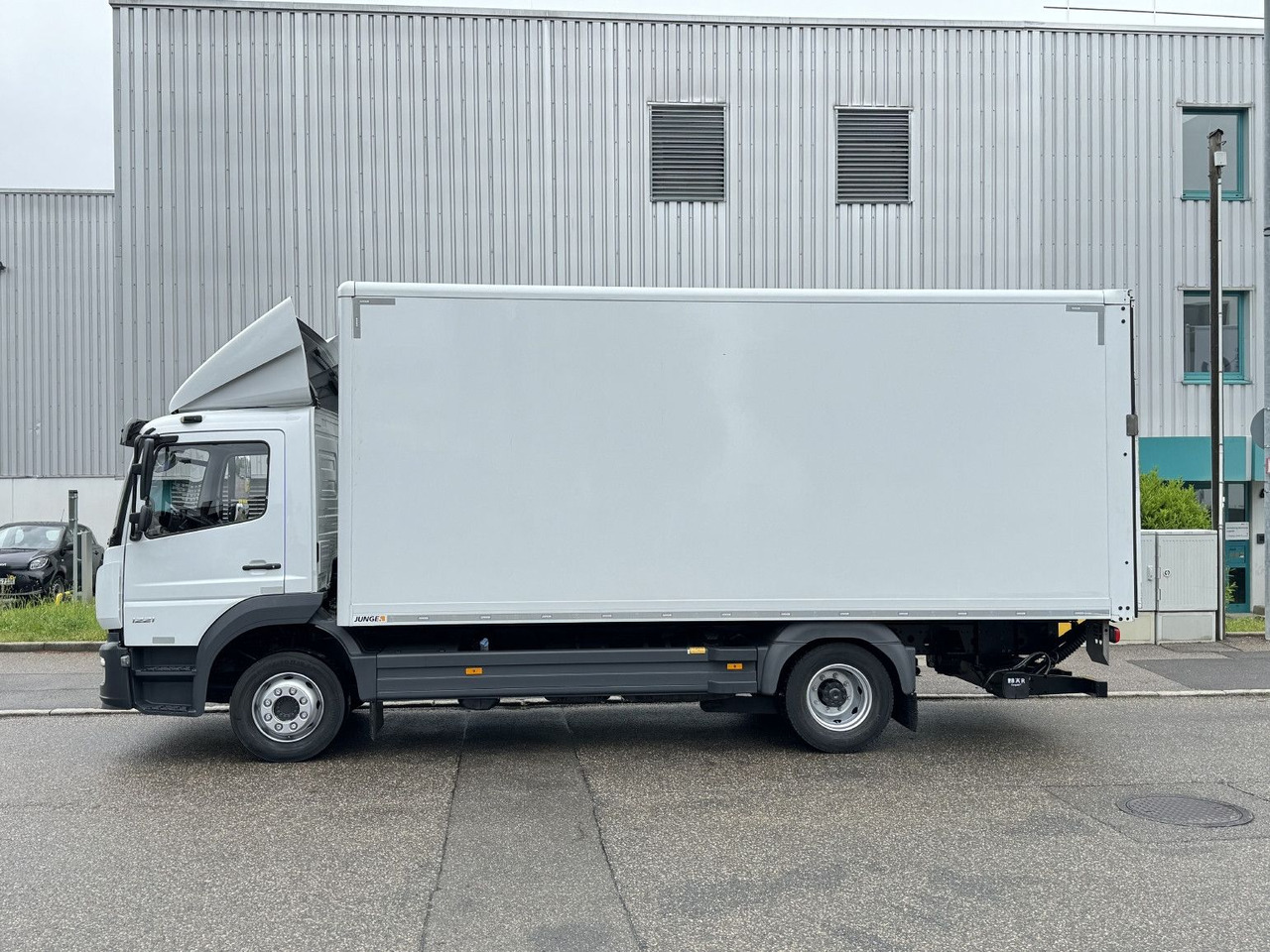 Mercedes-Benz Atego 1221 L Koffer 6,1m LBW AHK Klima TOP - Camion fourgon: photos 4 Mercedes-Benz Atego 1221 L Koffer 6,1m LBW AHK Klima TOP - Camion fourgon: photos 4