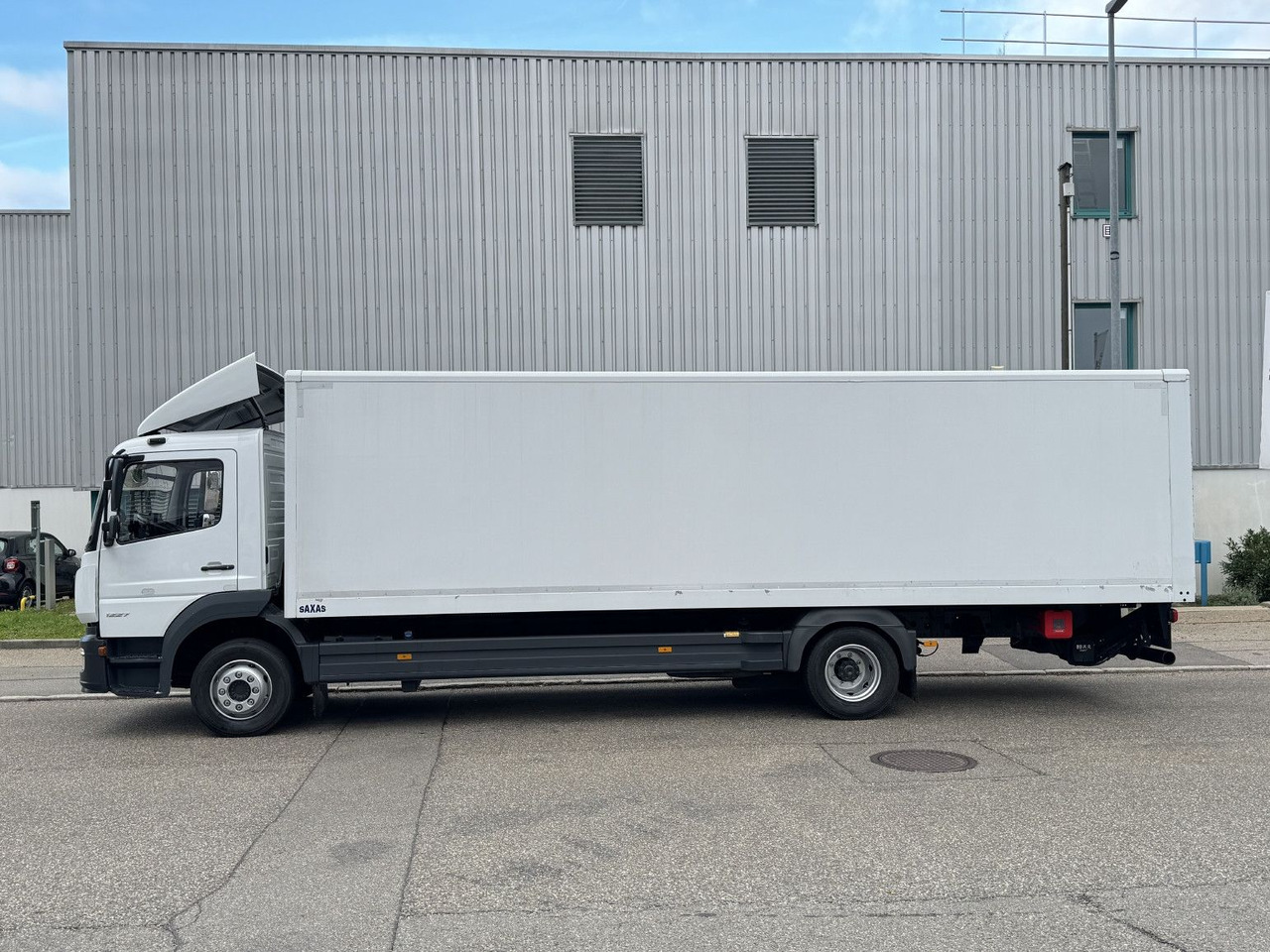 Mercedes-Benz Atego 1227L Koffer 8m LBW Klima Diff. Sperre - Camion fourgon: photos 4 Mercedes-Benz Atego 1227L Koffer 8m LBW Klima Diff. Sperre - Camion fourgon: photos 4