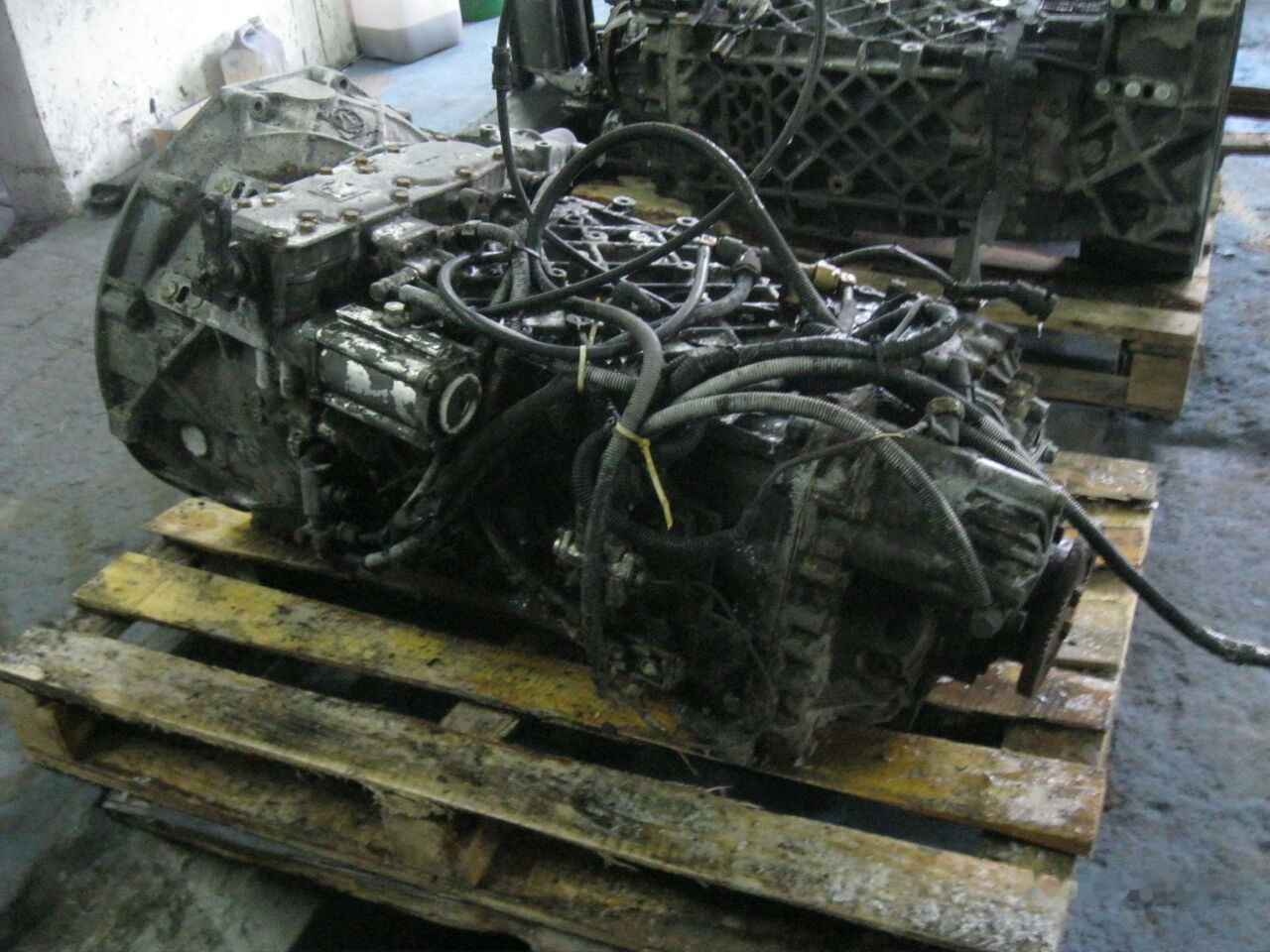 ZF 16S221 DAF XF 95 - Boîte de vitesse pour Camion: photos 2 ZF 16S221 DAF XF 95 - Boîte de vitesse pour Camion: photos 2