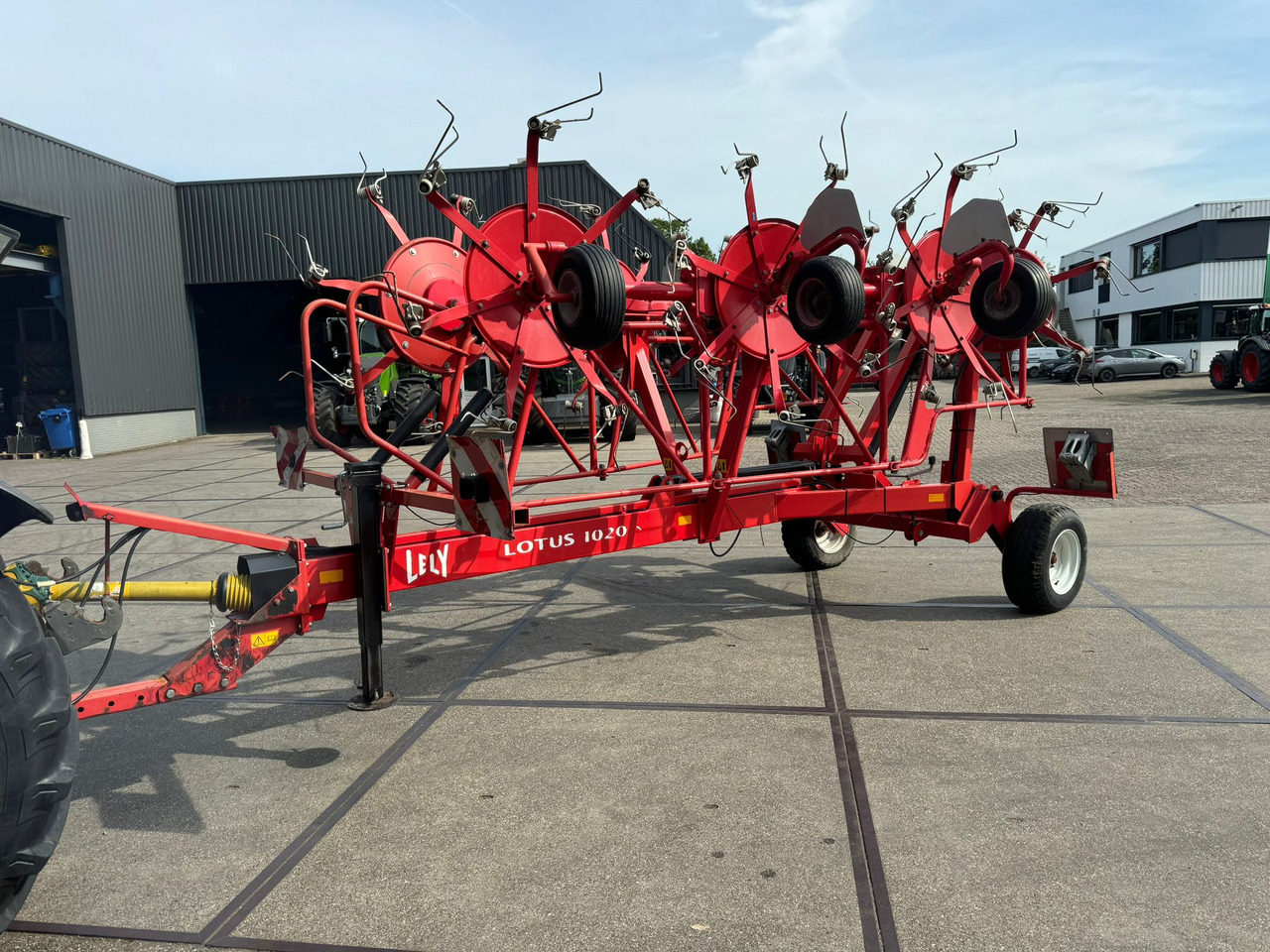 Lely Lotus 1020S - Faneuse: photos 2 Lely Lotus 1020S - Faneuse: photos 2
