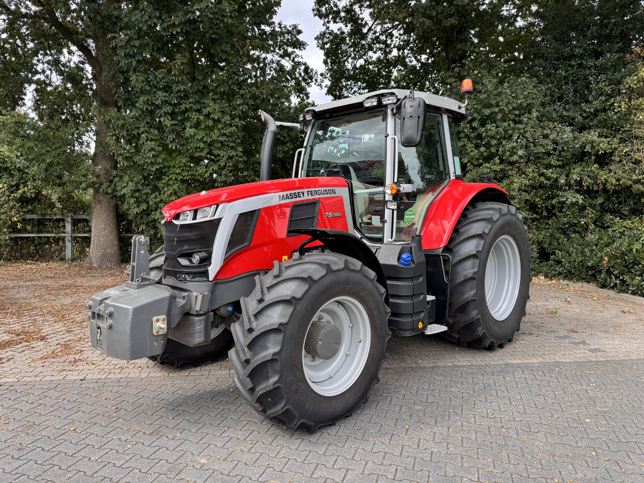 Massey Ferguson 7s.180 Dyna6 Efficient - Tracteur agricole: photos 1 Massey Ferguson 7s.180 Dyna6 Efficient - Tracteur agricole: photos 1