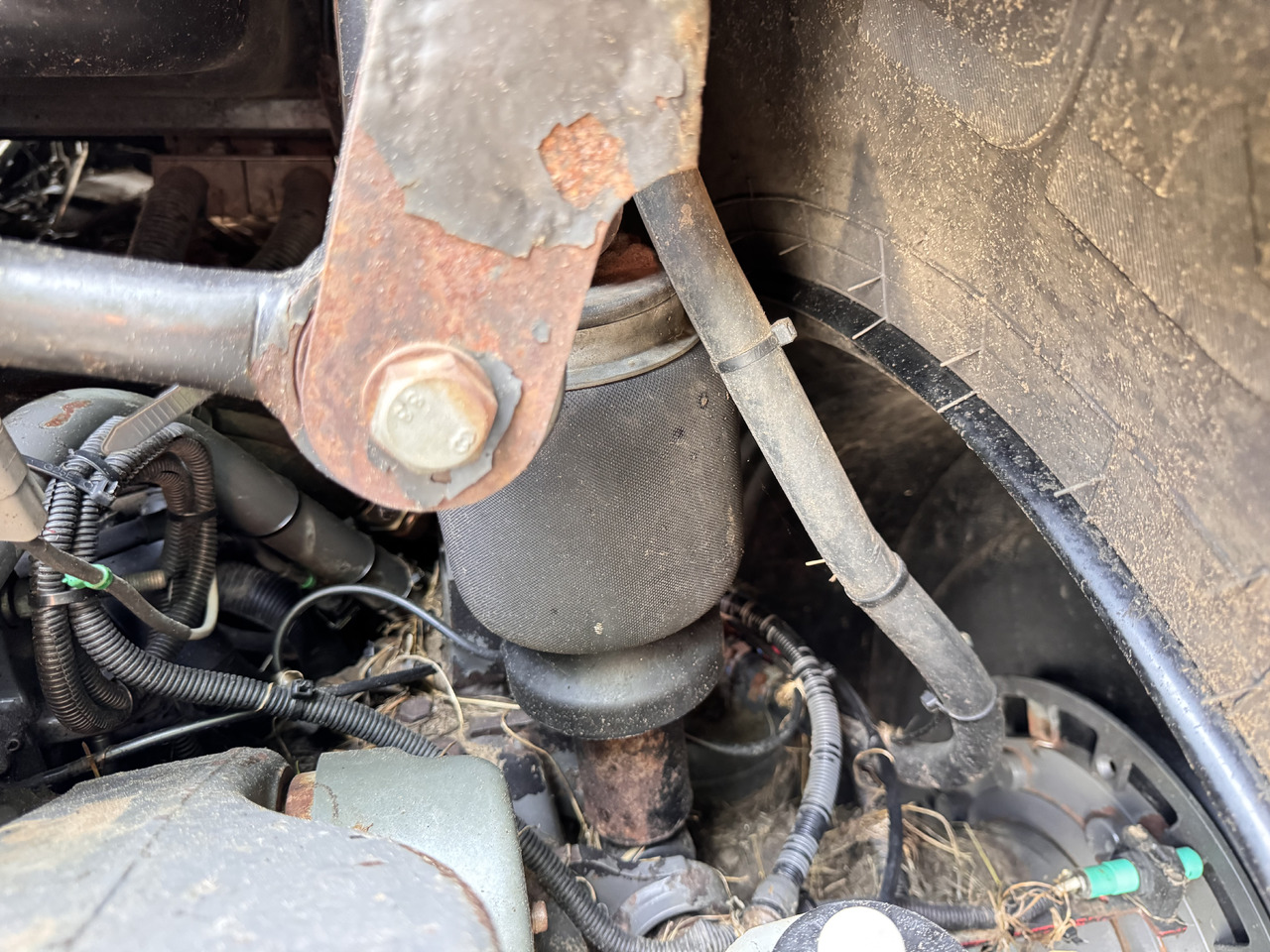 Tracteur agricole VALTRA T214 Direct: photos 16 Tracteur agricole VALTRA T214 Direct: photos 16