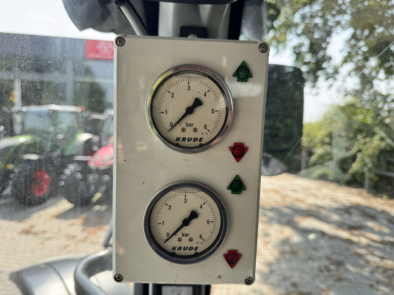 Tracteur agricole VALTRA T214 Direct: photos 24 Tracteur agricole VALTRA T214 Direct: photos 24