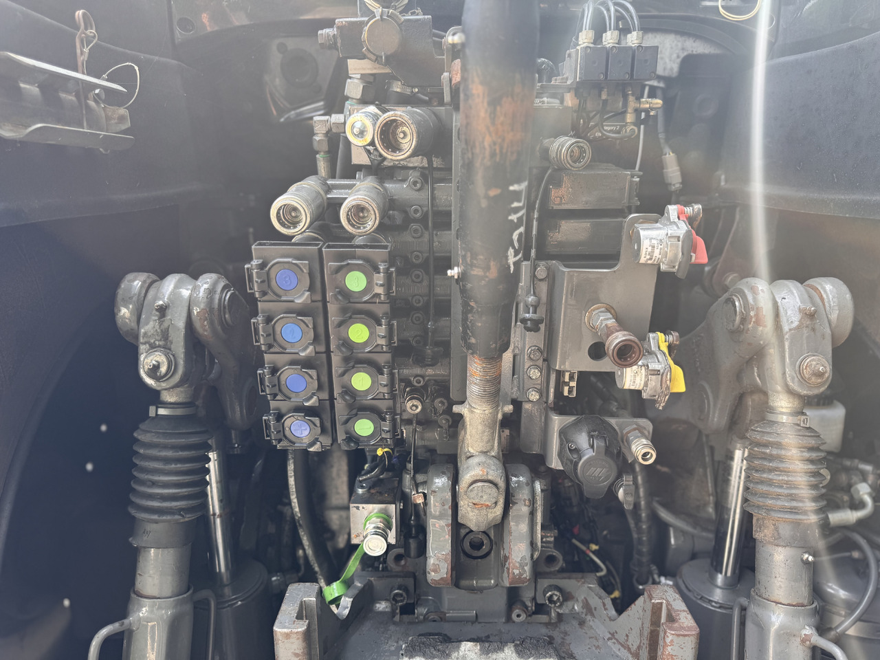 Tracteur agricole VALTRA T214 Direct: photos 14 Tracteur agricole VALTRA T214 Direct: photos 14