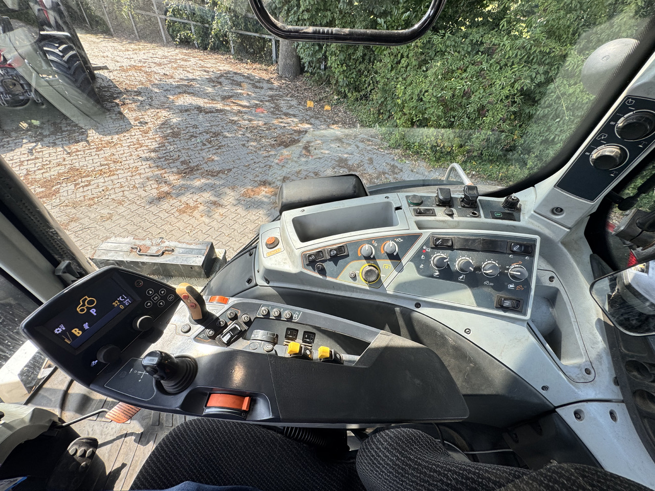 Tracteur agricole VALTRA T214 Direct: photos 21 Tracteur agricole VALTRA T214 Direct: photos 21