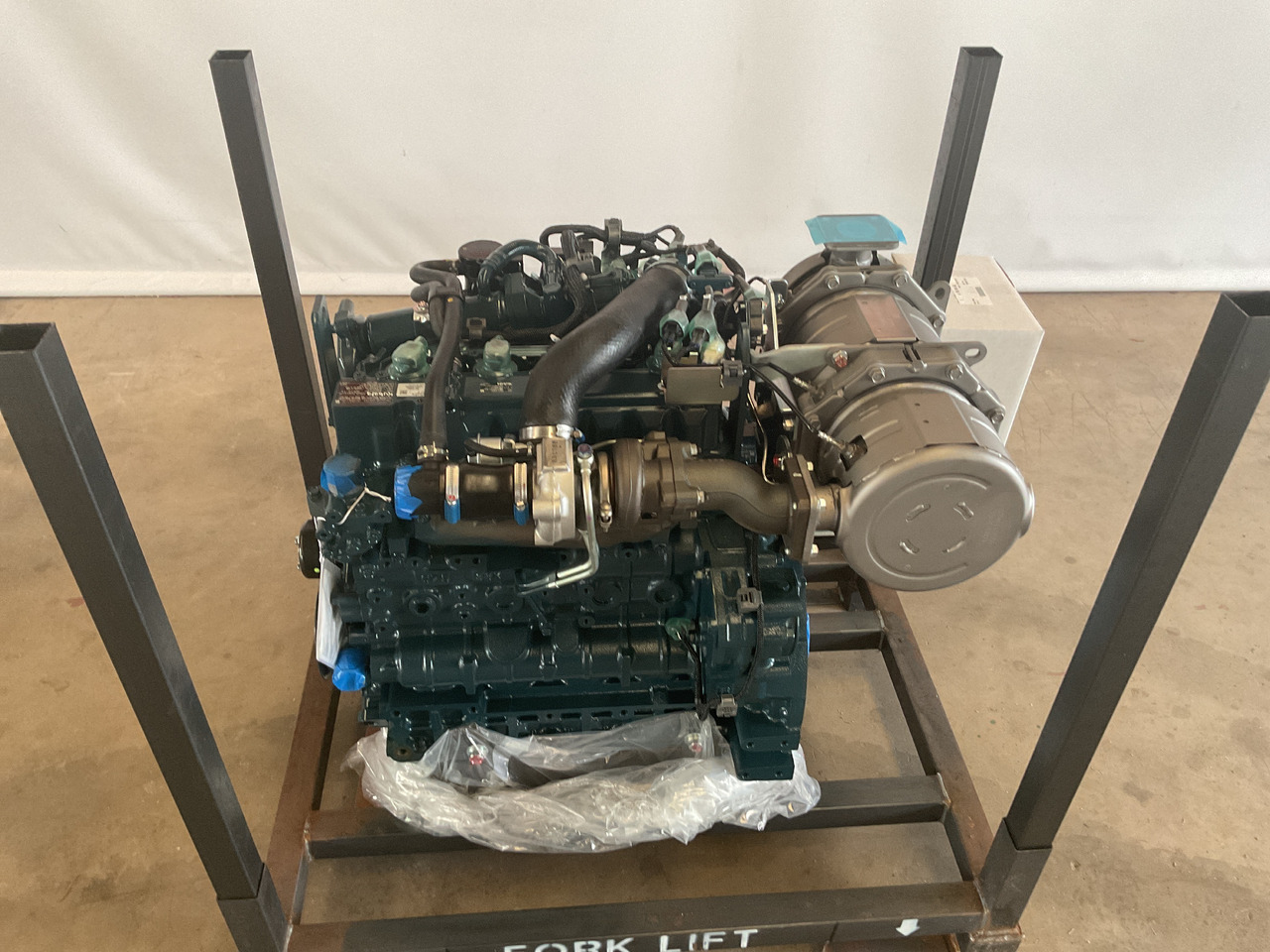 Kubota V3307 CR-T - Moteur: photos 2 Kubota V3307 CR-T - Moteur: photos 2