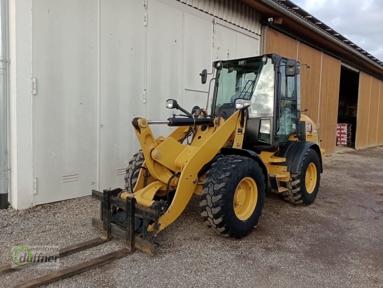 CAT 908 M - Chargeuse sur pneus: photos 4 CAT 908 M - Chargeuse sur pneus: photos 4