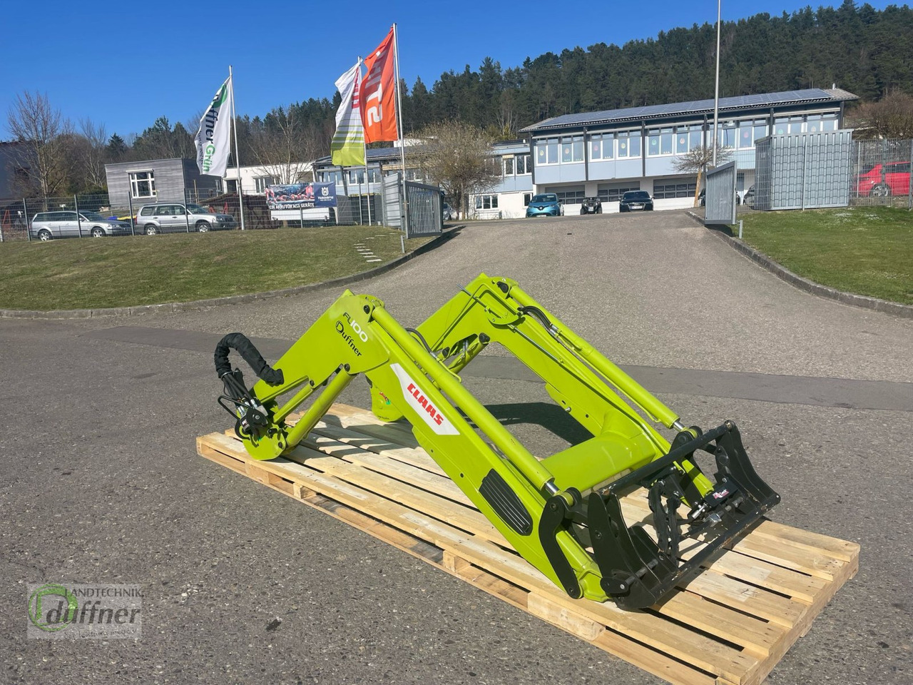 CLAAS FL 100 - Chargeur frontal pour tracteur: photos 1 CLAAS FL 100 - Chargeur frontal pour tracteur: photos 1