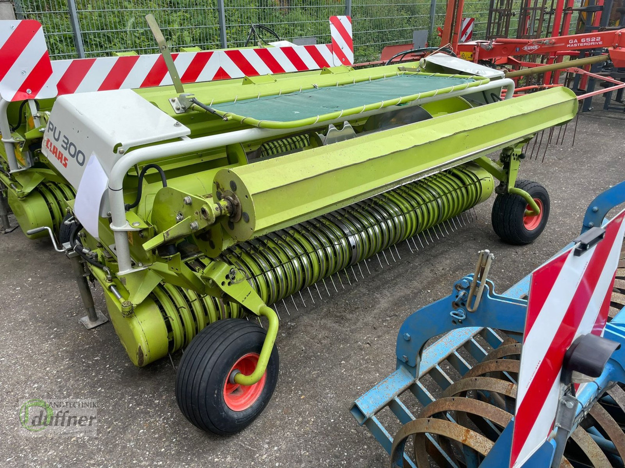 CLAAS PU 300 HD - Accessoire aux ensileuses: photos 1 CLAAS PU 300 HD - Accessoire aux ensileuses: photos 1