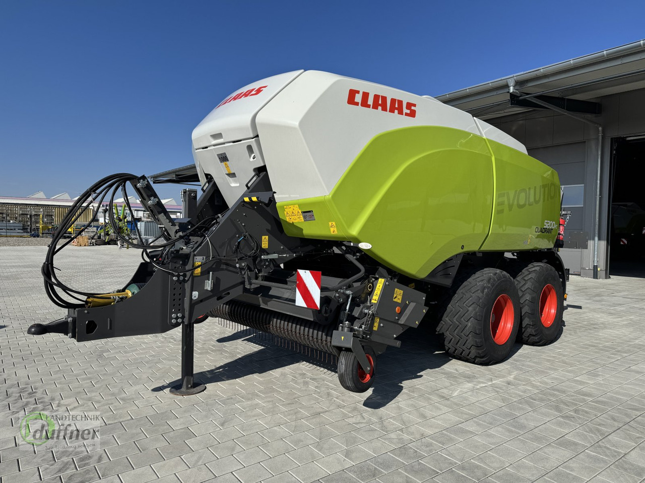 CLAAS Quadrant 5200 FC Evolution - Presse à balles cubiques: photos 1 CLAAS Quadrant 5200 FC Evolution - Presse à balles cubiques: photos 1