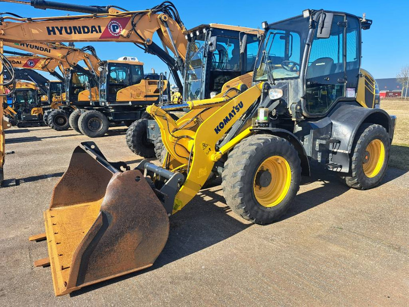 Komatsu WA100-8E0 - Chargeuse sur pneus: photos 1 Komatsu WA100-8E0 - Chargeuse sur pneus: photos 1