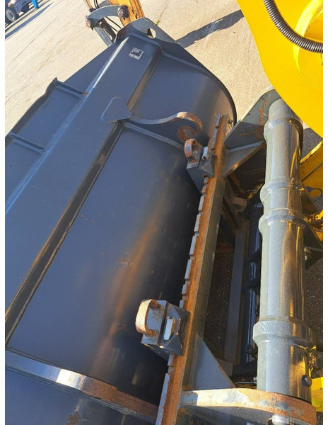 Komatsu WA100-8E0 - Chargeuse sur pneus: photos 5 Komatsu WA100-8E0 - Chargeuse sur pneus: photos 5