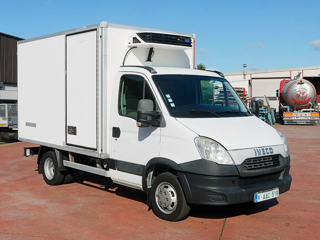 Iveco 35C13 DAILY KUHLKOFFER CARRIER XARIOS 300 -20C - Utilitaire frigorifique: photos 2 Iveco 35C13 DAILY KUHLKOFFER CARRIER XARIOS 300 -20C - Utilitaire frigorifique: photos 2