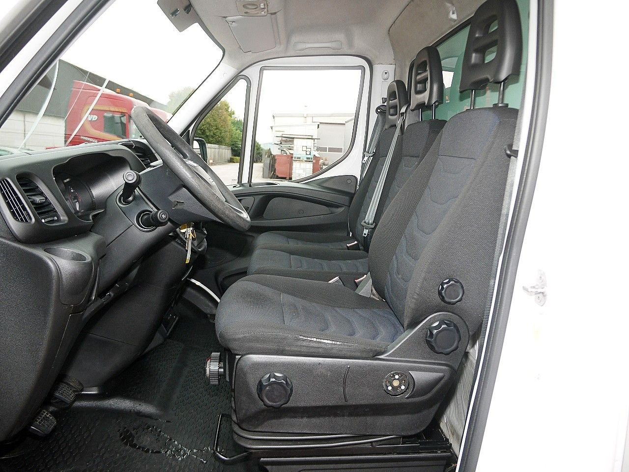 Utilitaire frigorifique Iveco 35C16 DAILY KUHLKOFFER CARRIER XARIOS 350: photos 12 Utilitaire frigorifique Iveco 35C16 DAILY KUHLKOFFER CARRIER XARIOS 350: photos 12