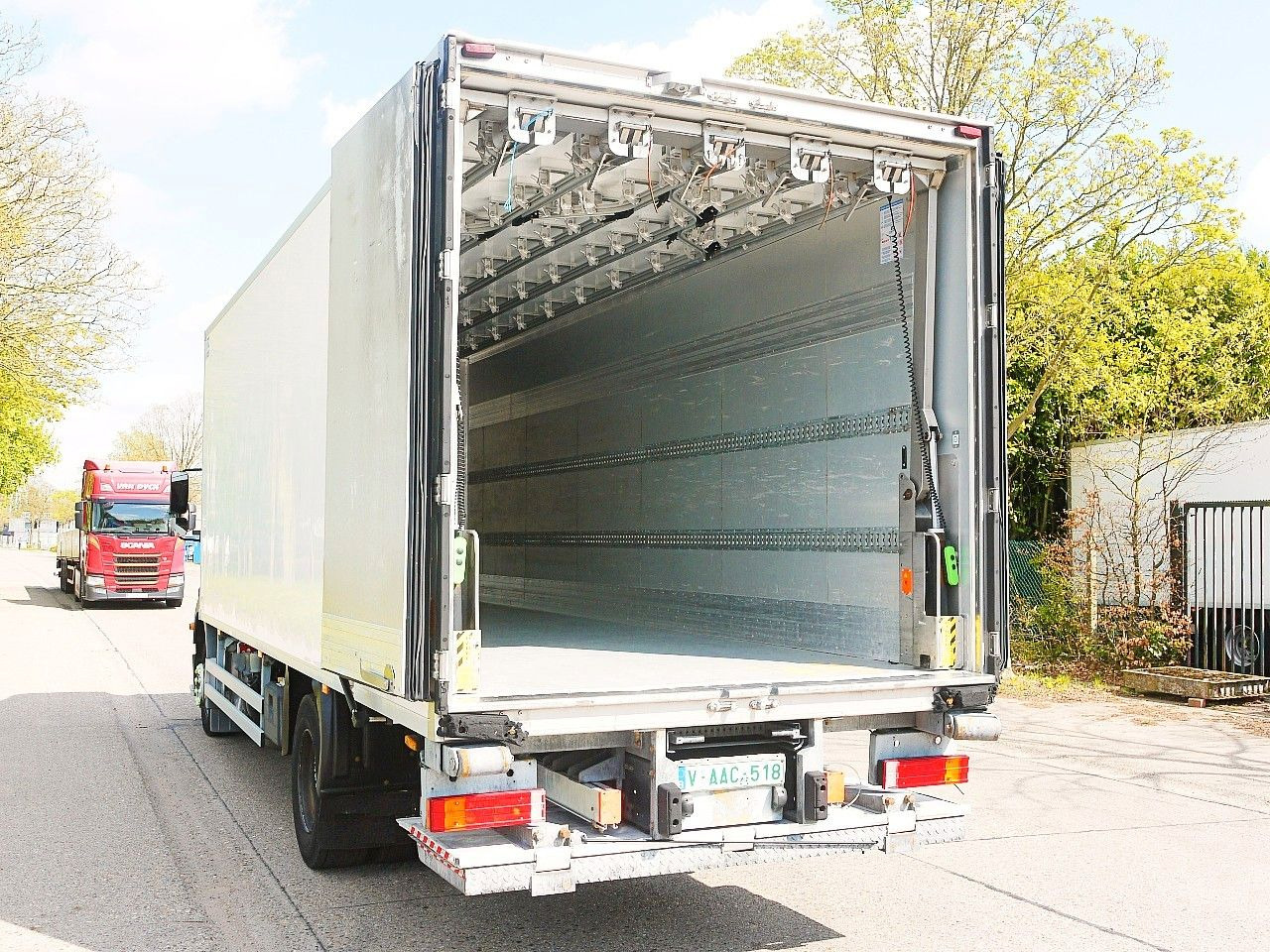 Camion frigorifique, Camion grue Mercedes-Benz 1829 AXOR FLEISHBAHNEN KUHKOFFER CARRIER SUPRA: photos 6
