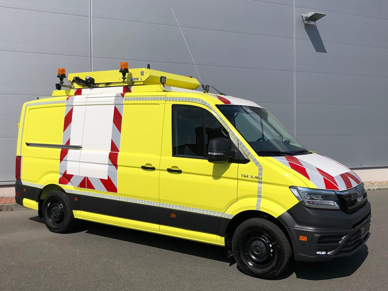 MAN TGE 3.180 L3H2 BF 4 BEGLEITFAHRZEUG ACC LED NAVI - Véhicule utilitaire: photos 2 MAN TGE 3.180 L3H2 BF 4 BEGLEITFAHRZEUG ACC LED NAVI - Véhicule utilitaire: photos 2