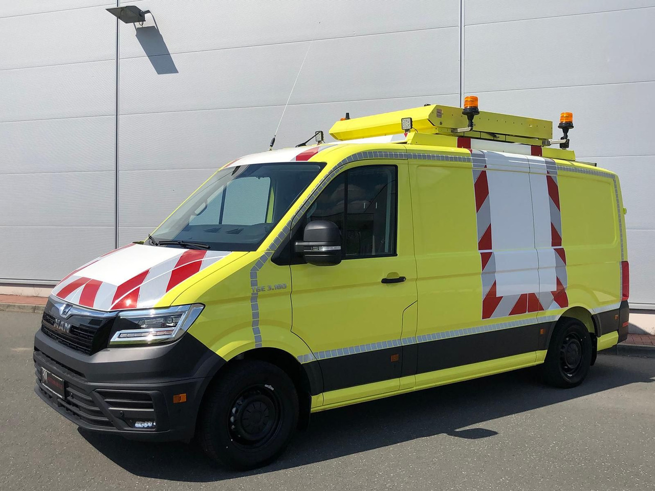 MAN TGE 3.180 L3H2 BF 4 BEGLEITFAHRZEUG ACC LED NAVI - Véhicule utilitaire: photos 1 MAN TGE 3.180 L3H2 BF 4 BEGLEITFAHRZEUG ACC LED NAVI - Véhicule utilitaire: photos 1