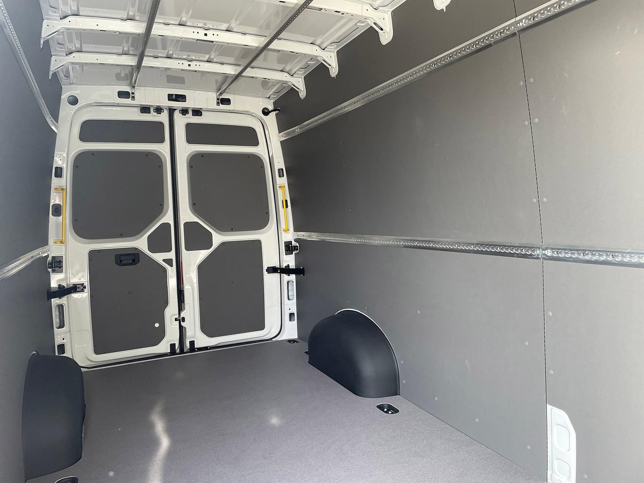 Fourgon utilitaire Volkswagen Crafter Kasten 35 L4H3 KAMERA KLIMA DAB: photos 10 Fourgon utilitaire Volkswagen Crafter Kasten 35 L4H3 KAMERA KLIMA DAB: photos 10