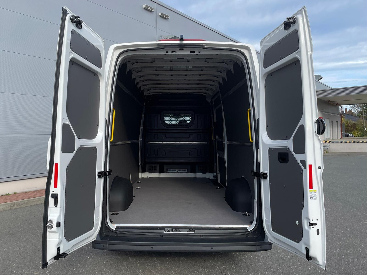 Fourgon utilitaire Volkswagen Crafter Kasten 35 L4H3 KAMERA KLIMA DAB: photos 30 Fourgon utilitaire Volkswagen Crafter Kasten 35 L4H3 KAMERA KLIMA DAB: photos 30