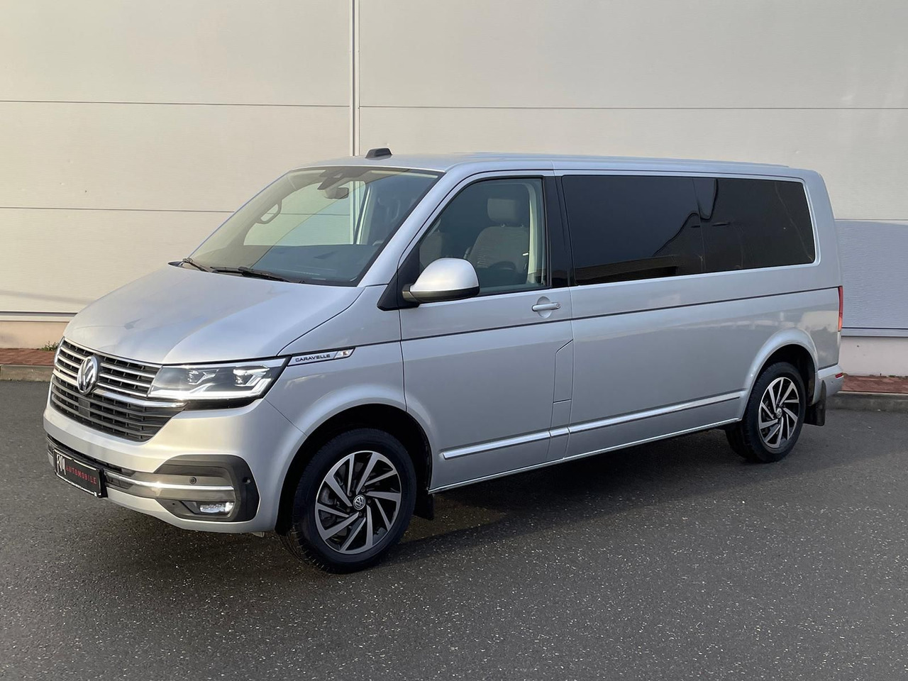 Volkswagen T6.1 Caravelle Comfortl LR 4M NAV el. Trittstufe - Minibus, Transport de personnes: photos 1 Volkswagen T6.1 Caravelle Comfortl LR 4M NAV el. Trittstufe - Minibus, Transport de personnes: photos 1