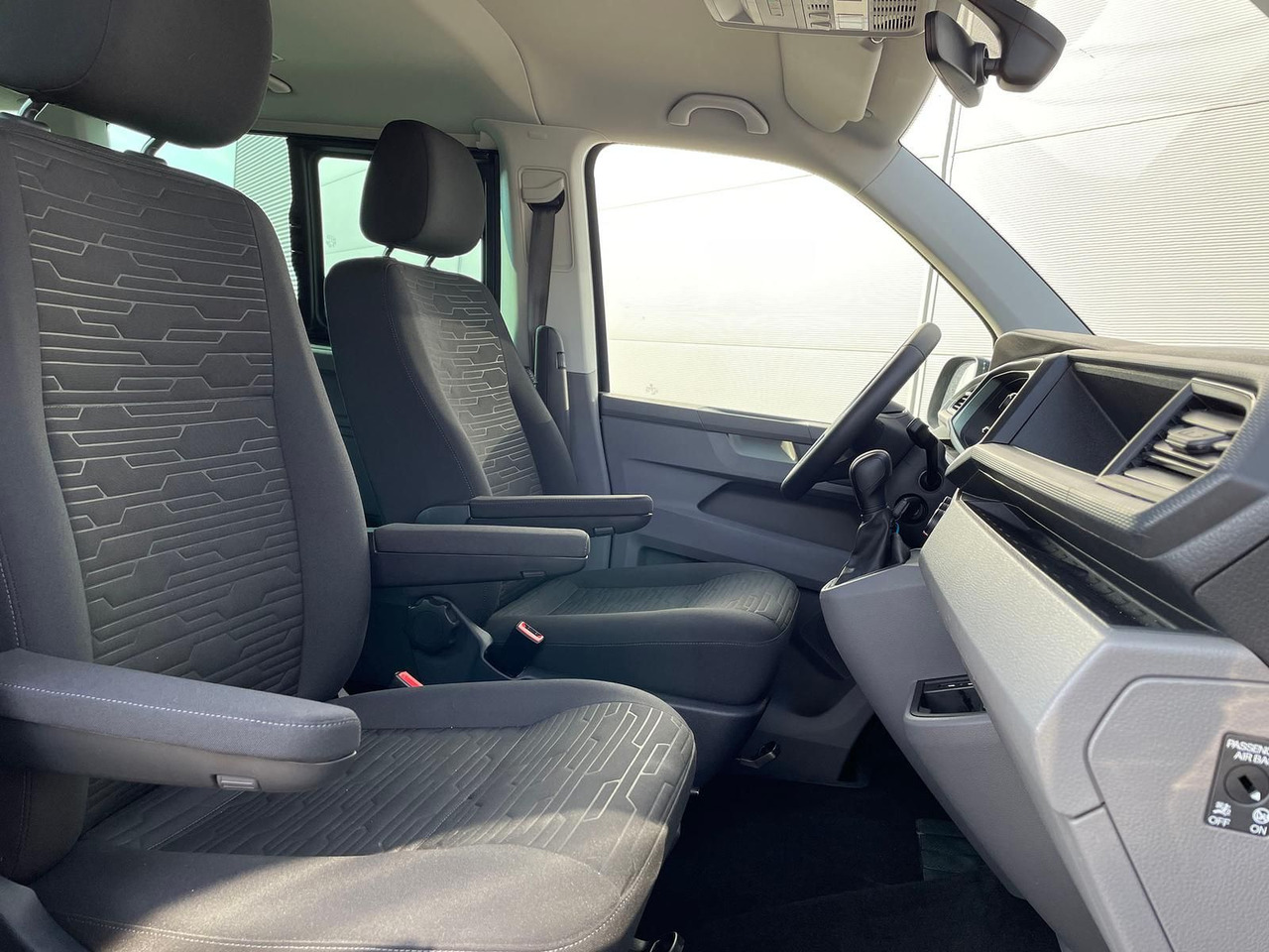 Transport de personnes neuf Volkswagen T6.1 Caravelle Comfortline NAV LED TEMP DAB PDC: photos 23