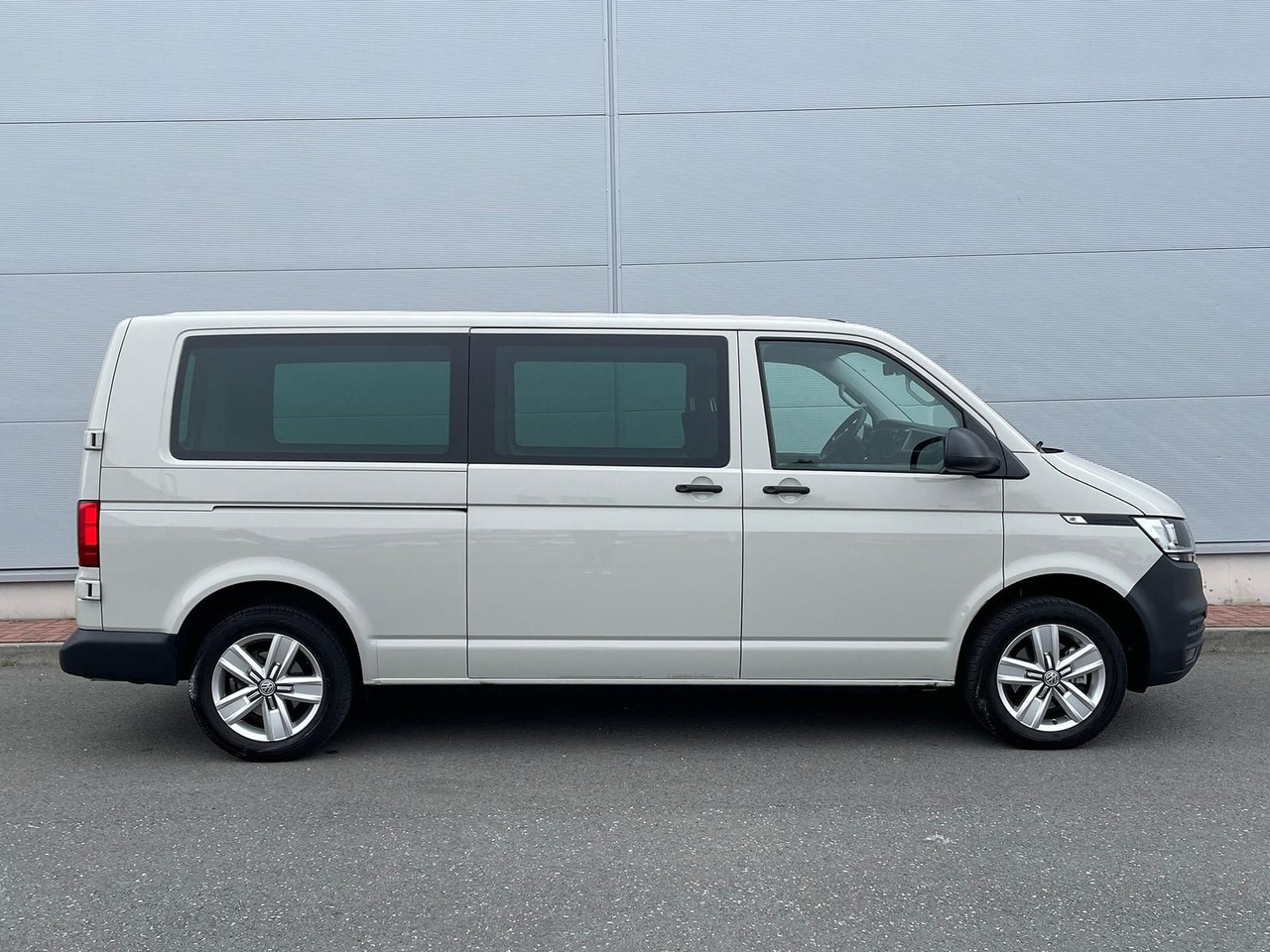 Volkswagen T6.1 Transporter 2.0 TDI lang 4MOTION SITZHZ NAV - Voiture: photos 5 Volkswagen T6.1 Transporter 2.0 TDI lang 4MOTION SITZHZ NAV - Voiture: photos 5