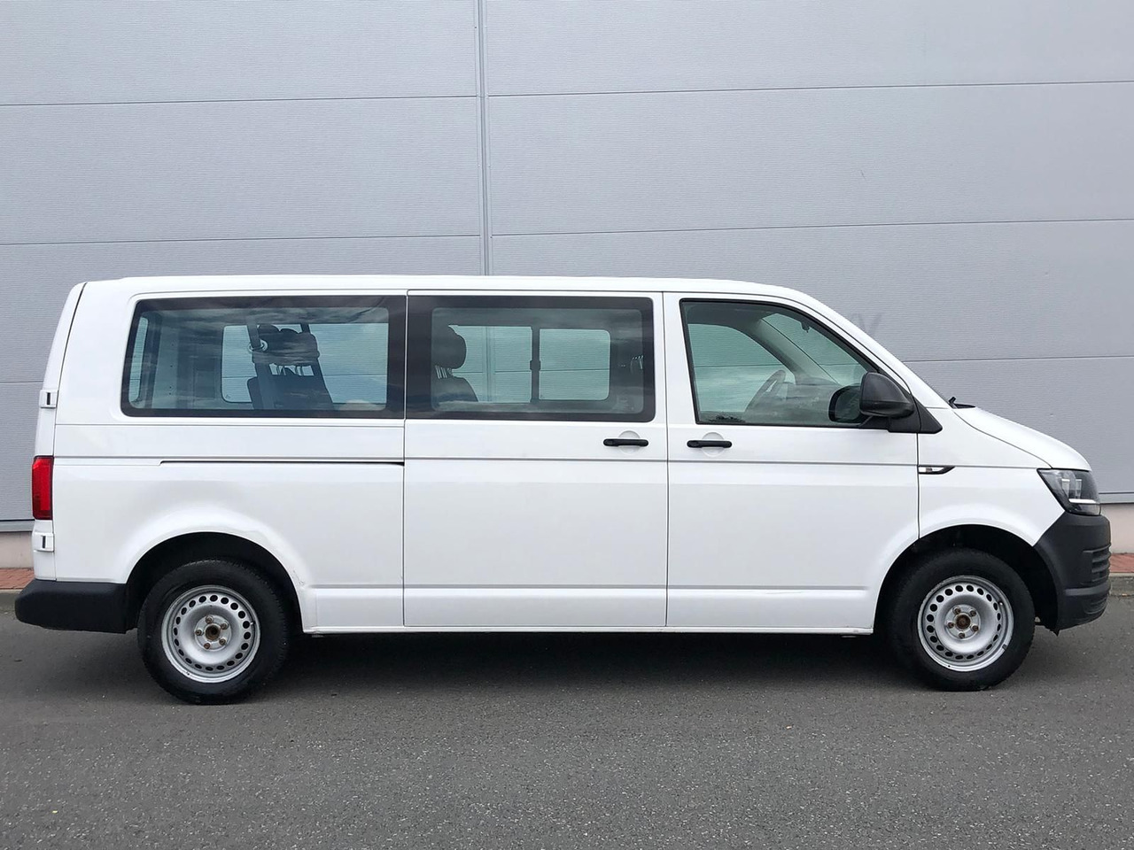 Volkswagen T6 Transporter 2.0 TDI Kombi lang 9-SITZE TEMP - Voiture break: photos 5 Volkswagen T6 Transporter 2.0 TDI Kombi lang 9-SITZE TEMP - Voiture break: photos 5