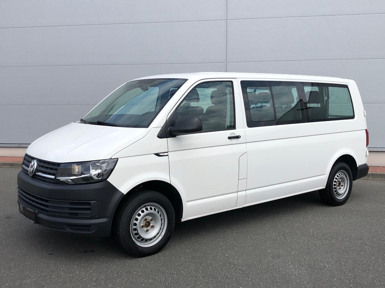 Volkswagen T6 Transporter 2.0 TDI Kombi lang 9-SITZE TEMP - Voiture break: photos 1 Volkswagen T6 Transporter 2.0 TDI Kombi lang 9-SITZE TEMP - Voiture break: photos 1