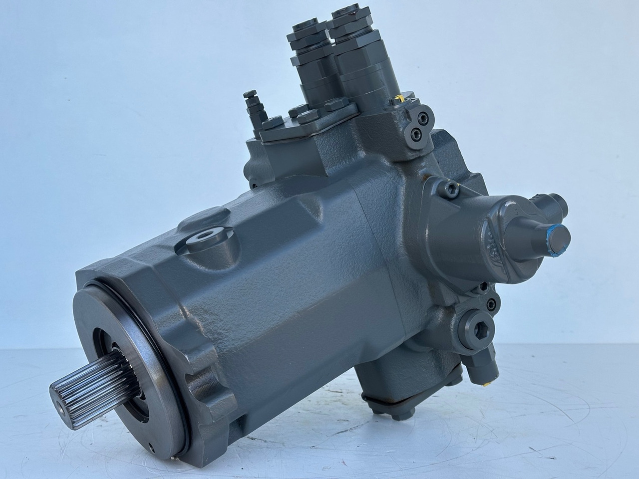 LIEBHERR - LINDE Original Hydromotor Typ:HMF75-02 2560 G 03 mit ID-Nr.10007106. A914 B-LI, A914 LI, A924 B-LI, A924 LI, MG15, MBG12, MG20, MFG10, BG12H #HYX293G00103# - Moteur hydraulique pour Pelle sur pneus: photos 1 LIEBHERR - LINDE Original Hydromotor Typ:HMF75-02 2560 G 03 mit ID-Nr.10007106. A914 B-LI, A914 LI, A924 B-LI, A924 LI, MG15, MBG12, MG20, MFG10, BG12H #HYX293G00103# - Moteur hydraulique pour Pelle sur pneus: photos 1