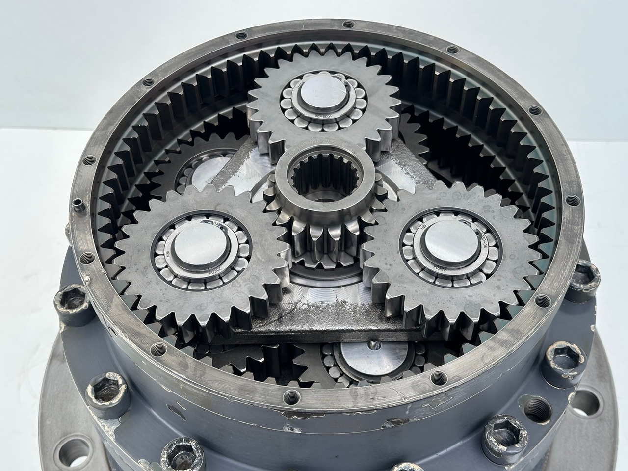 LIEBHERR Original Schwenkantrieb Typ:GFB2160 mit ID-Nr.11657357 – ID-Nr.12204229 – ID-Nr.12947309. R920 S-1545, R920-1545, R922LC-1442, R922 LC-1443, R924 LC-1444, R924 LC-1445. #11657357.04.10# - Moteur de rotation pour Pelle sur chenille: photos 4 LIEBHERR Original Schwenkantrieb Typ:GFB2160 mit ID-Nr.11657357 – ID-Nr.12204229 – ID-Nr.12947309. R920 S-1545, R920-1545, R922LC-1442, R922 LC-1443, R924 LC-1444, R924 LC-1445. #11657357.04.10# - Moteur de rotation pour Pelle sur chenille: photos 4