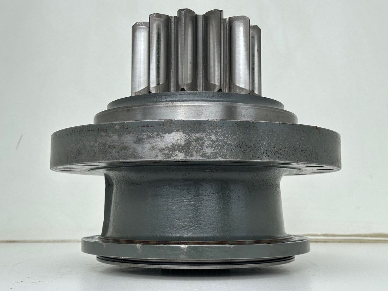 Liebherr Abtriebswellengehäuse ID-Nr.90013701 mit Abtriebswelle ID-Nr.90214087. SAT275A290. R922 LC-1486. R924 LC-1487. #0556#0579# - Moteur de rotation pour Engins de chantier: photos 5 Liebherr Abtriebswellengehäuse ID-Nr.90013701 mit Abtriebswelle ID-Nr.90214087. SAT275A290. R922 LC-1486. R924 LC-1487. #0556#0579# - Moteur de rotation pour Engins de chantier: photos 5