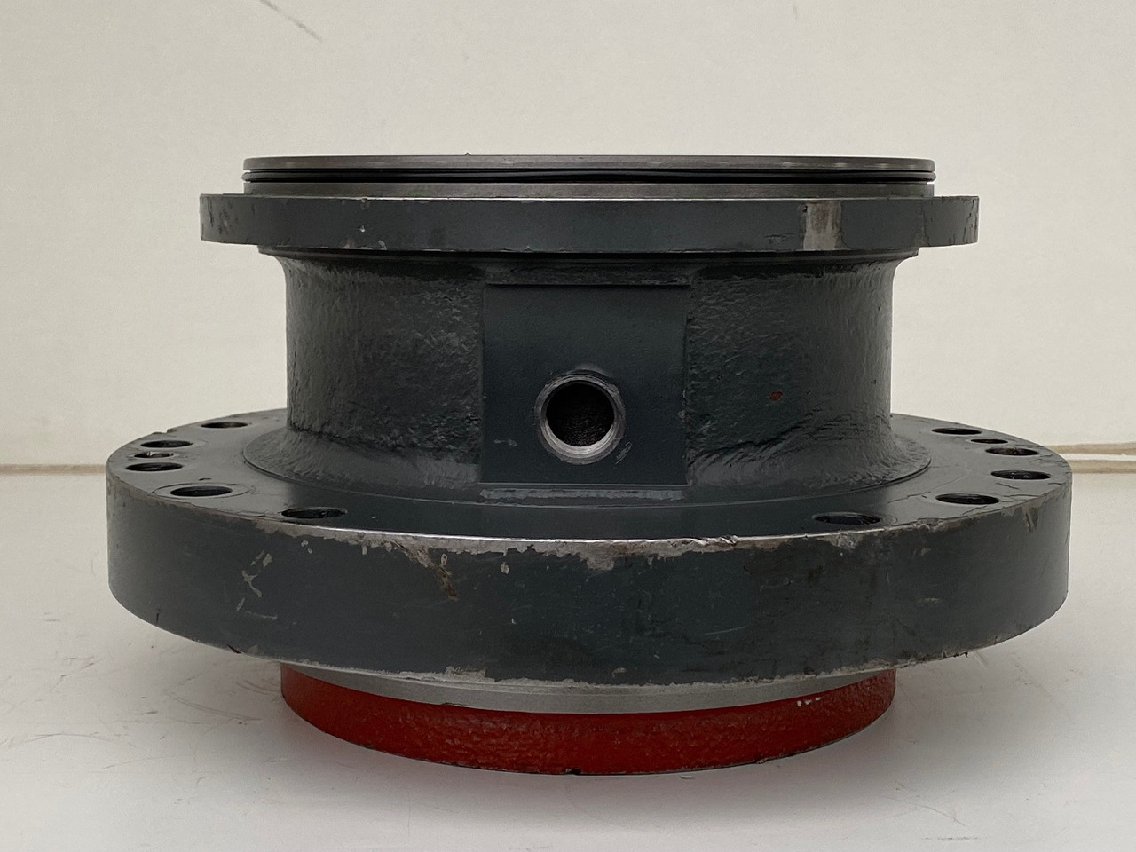 Liebherr Abtriebswellengehäuse ID-Nr.90015650 and Kegelrollenlager ID-Nr.761008503. - Moteur de rotation pour Pelle sur chenille: photos 3 Liebherr Abtriebswellengehäuse ID-Nr.90015650 and Kegelrollenlager ID-Nr.761008503. - Moteur de rotation pour Pelle sur chenille: photos 3