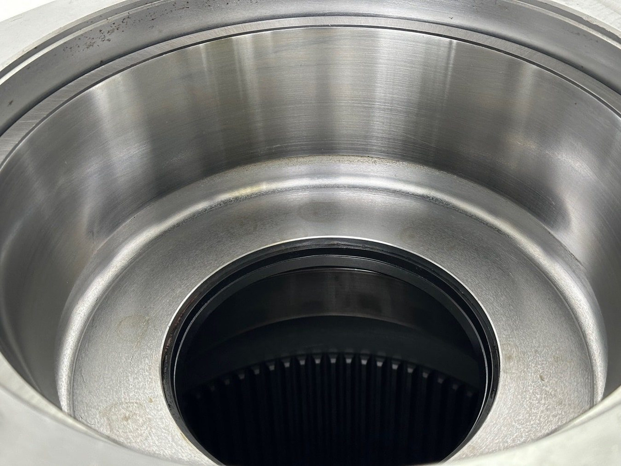 Moteur de rotation pour Pelle sur chenille Liebherr Abtriebswellengehäuse inkl. Innenrad ID-Nr.90006015 - ID-Nr.90005980 mit Kegelrollenlager ID-Nr.746231701.  SAT325/274. R946, R950, RZG390 SME. #90006015.04.11#: photos 12