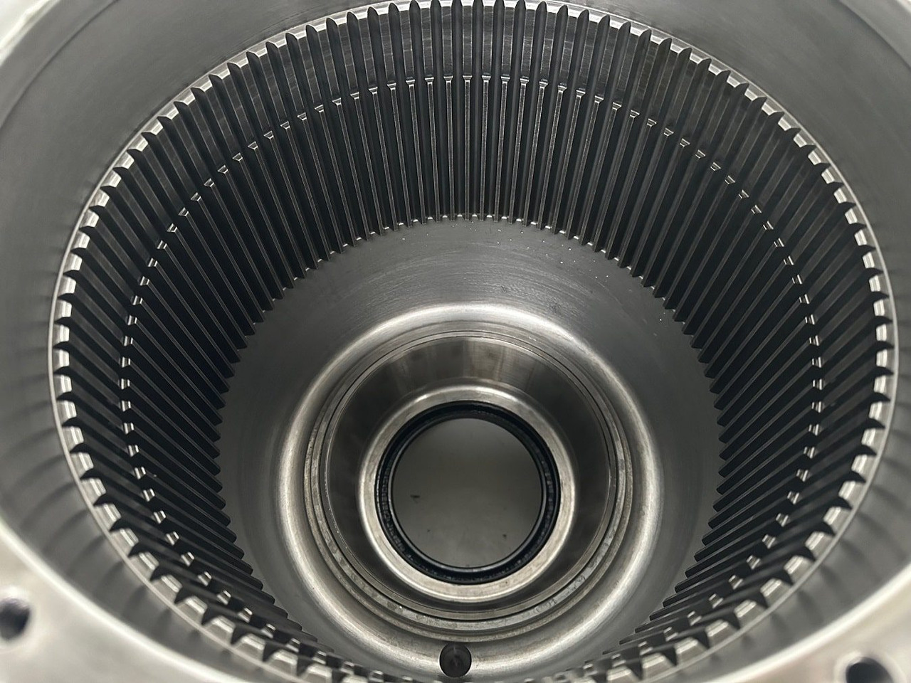Moteur de rotation pour Pelle sur chenille Liebherr Abtriebswellengehäuse inkl. Innenrad ID-Nr.90006015 - ID-Nr.90005980 mit Kegelrollenlager ID-Nr.746231701.  SAT325/274. R946, R950, RZG390 SME. #90006015.04.11#: photos 14