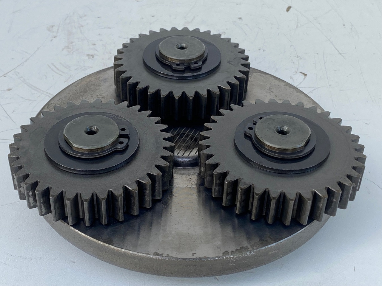 Liebherr Bonfiglioli Reduktionstufe ID-Nr.5007334. A308, A310, A312, A900 ZW, R308, R310, R312. #RE27.05# - Moteur de rotation pour Pelle sur pneus: photos 2 Liebherr Bonfiglioli Reduktionstufe ID-Nr.5007334. A308, A310, A312, A900 ZW, R308, R310, R312. #RE27.05# - Moteur de rotation pour Pelle sur pneus: photos 2
