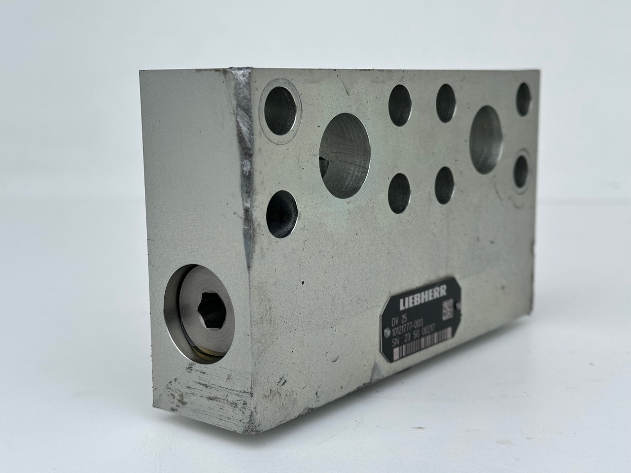 Liebherr Dämpfungsventil ID-Nr.10121777. P924 COMP, P926, R926, R916, R922, R924 COMP, R924, R926 COMP, R926, R930, R936, R946, R950 T, R960 T. #10121777.30.12## - Moteur de rotation pour Pelle: photos 3 Liebherr Dämpfungsventil ID-Nr.10121777. P924 COMP, P926, R926, R916, R922, R924 COMP, R924, R926 COMP, R926, R930, R936, R946, R950 T, R960 T. #10121777.30.12## - Moteur de rotation pour Pelle: photos 3