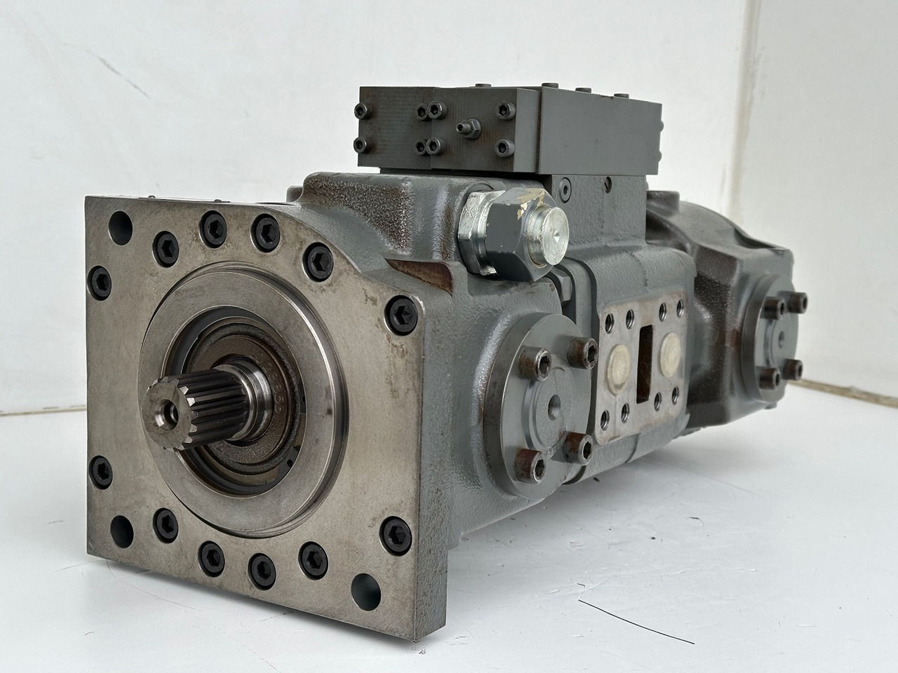 Liebherr Hydraulikdoppelpumpe Typ:LPVD 075. ID-Nr.9076806 - ID-Nr.9279749 - ID-Nr.9880487 - ID-Nr.9073988. A902 IND - A904 IND. #9076806.15495# - Pompe hydraulique pour Engins de chantier: photos 4 Liebherr Hydraulikdoppelpumpe Typ:LPVD 075. ID-Nr.9076806 - ID-Nr.9279749 - ID-Nr.9880487 - ID-Nr.9073988. A902 IND - A904 IND. #9076806.15495# - Pompe hydraulique pour Engins de chantier: photos 4